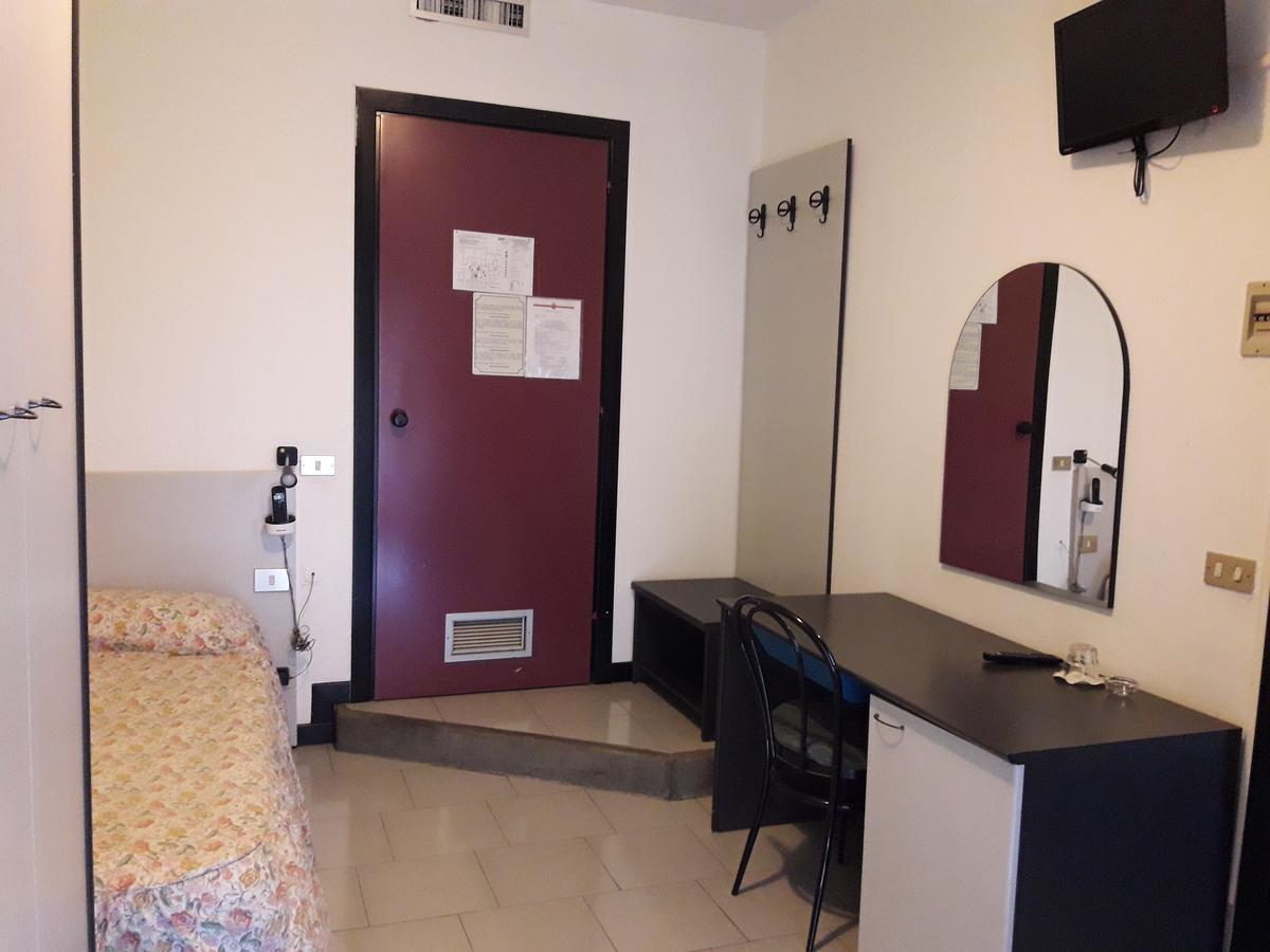Albergo Piccadilly 梅多拉戈 外观 照片