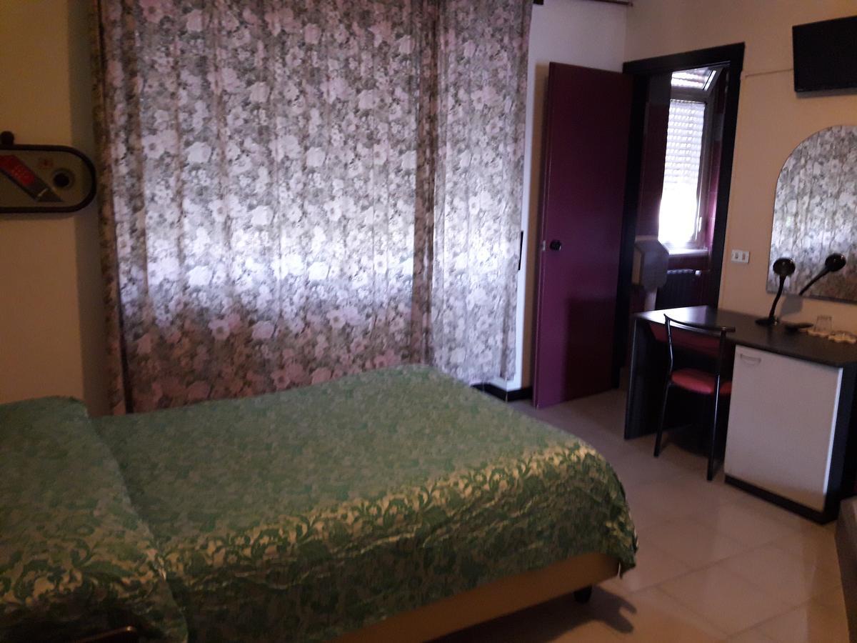 Albergo Piccadilly 梅多拉戈 外观 照片