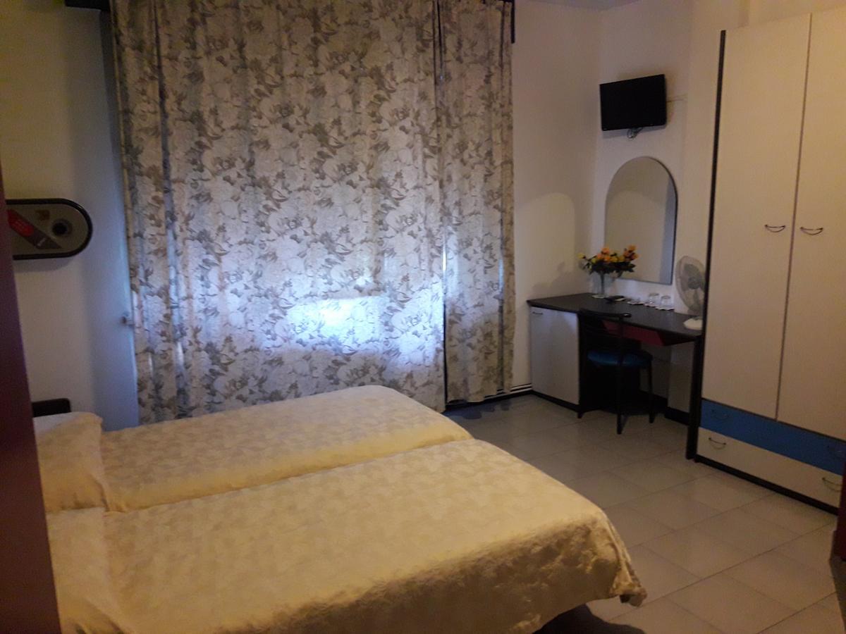Albergo Piccadilly 梅多拉戈 外观 照片